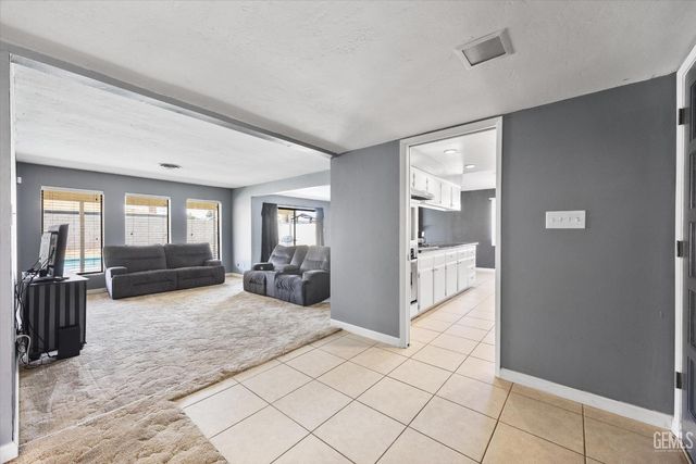 6417 Olympia Drive, Bakersfield, CA 93309