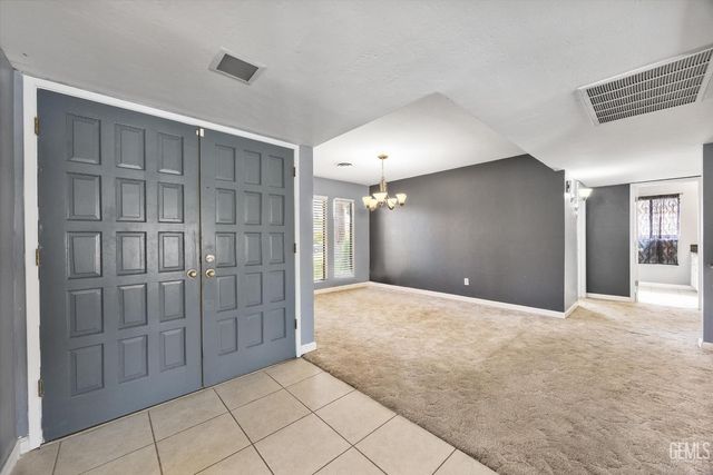 6417 Olympia Drive, Bakersfield, CA 93309