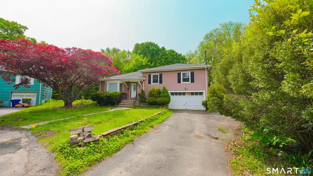 24 Sunfield Circle, Waterbury, CT 06708