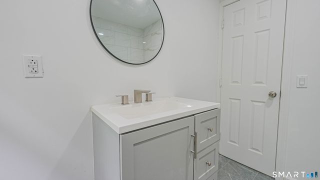 24 Sunfield Circle, Waterbury, CT 06708