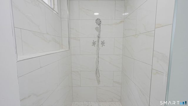 24 Sunfield Circle, Waterbury, CT 06708