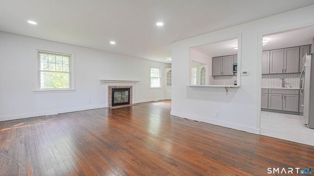 24 Sunfield Circle, Waterbury, CT 06708