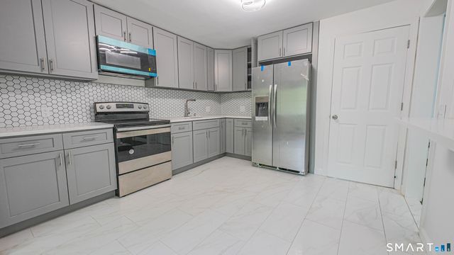 24 Sunfield Circle, Waterbury, CT 06708