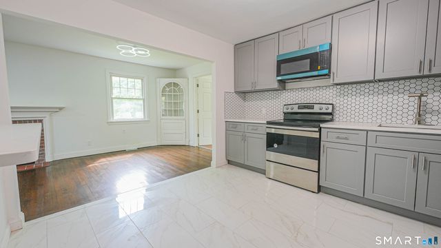 24 Sunfield Circle, Waterbury, CT 06708