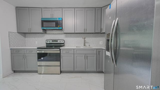 24 Sunfield Circle, Waterbury, CT 06708