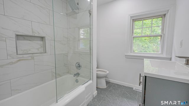 24 Sunfield Circle, Waterbury, CT 06708