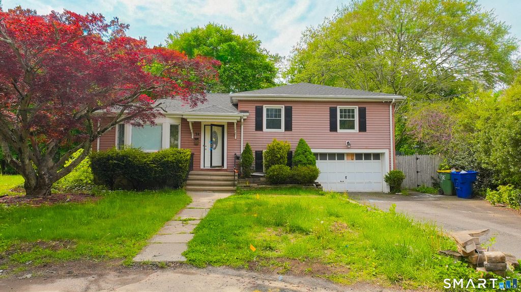 24 Sunfield Circle, Waterbury, CT 06708