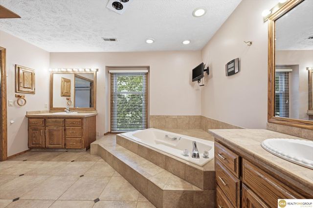 1693 S 153rd Street, Omaha, NE 68144