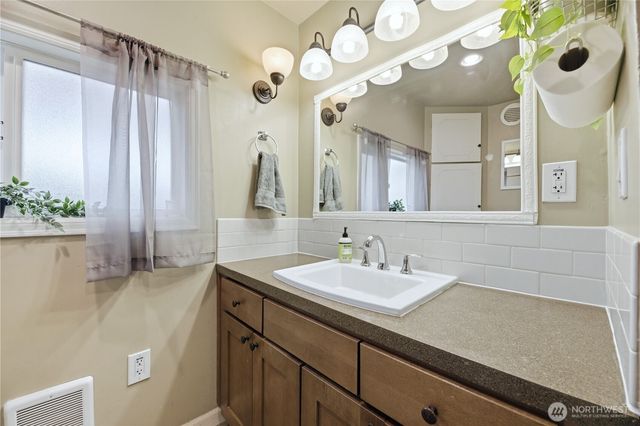 3631 E I Street, Tacoma, WA 98404
