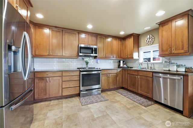 3631 E I Street, Tacoma, WA 98404