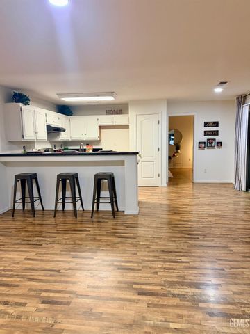 9804 Battersea Park Drive, Bakersfield, CA 93312