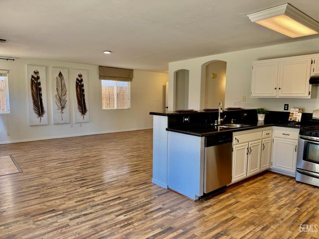 9804 Battersea Park Drive, Bakersfield, CA 93312