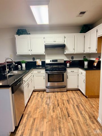 9804 Battersea Park Drive, Bakersfield, CA 93312