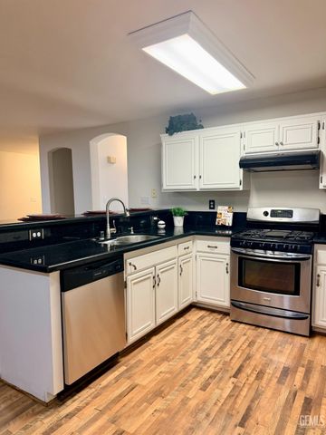 9804 Battersea Park Drive, Bakersfield, CA 93312