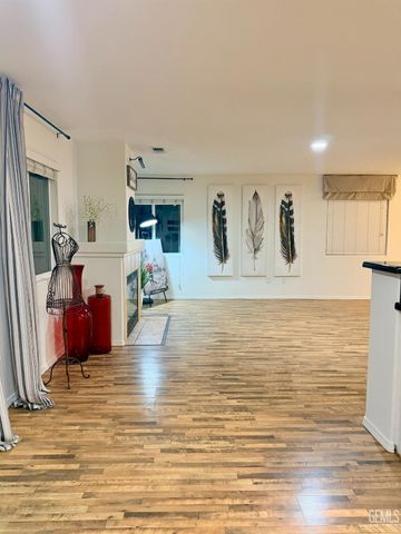 9804 Battersea Park Drive, Bakersfield, CA 93312