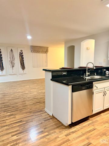 9804 Battersea Park Drive, Bakersfield, CA 93312
