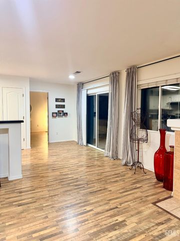 9804 Battersea Park Drive, Bakersfield, CA 93312