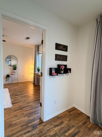 9804 Battersea Park Drive, Bakersfield, CA 93312