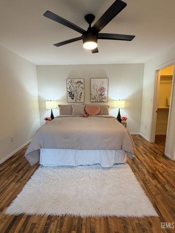 9804 Battersea Park Drive, Bakersfield, CA 93312