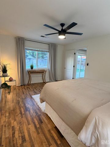 9804 Battersea Park Drive, Bakersfield, CA 93312