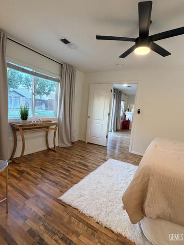 9804 Battersea Park Drive, Bakersfield, CA 93312
