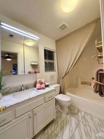 9804 Battersea Park Drive, Bakersfield, CA 93312