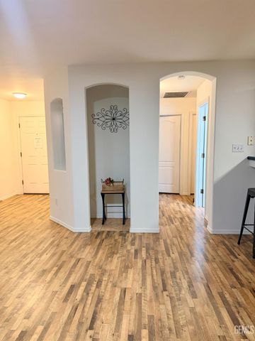 9804 Battersea Park Drive, Bakersfield, CA 93312