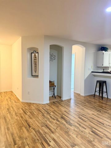 9804 Battersea Park Drive, Bakersfield, CA 93312