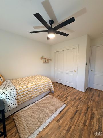 9804 Battersea Park Drive, Bakersfield, CA 93312
