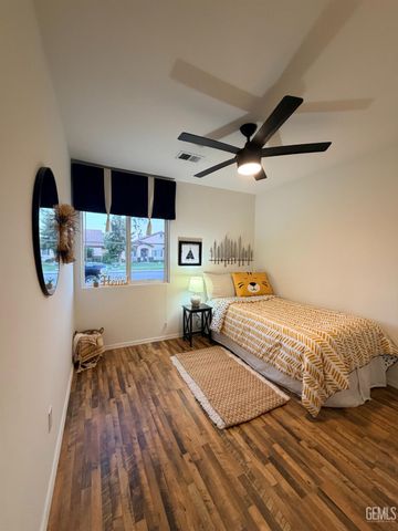 9804 Battersea Park Drive, Bakersfield, CA 93312
