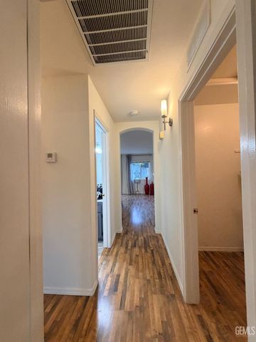9804 Battersea Park Drive, Bakersfield, CA 93312