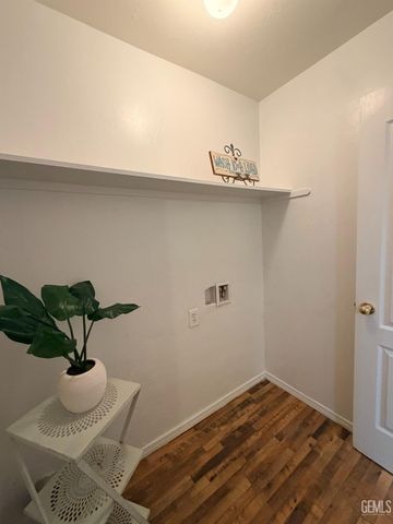 9804 Battersea Park Drive, Bakersfield, CA 93312