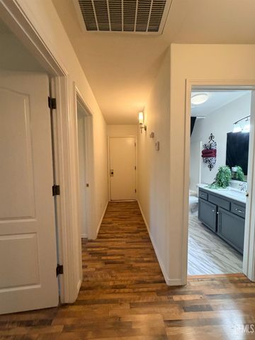 9804 Battersea Park Drive, Bakersfield, CA 93312