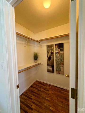 9804 Battersea Park Drive, Bakersfield, CA 93312