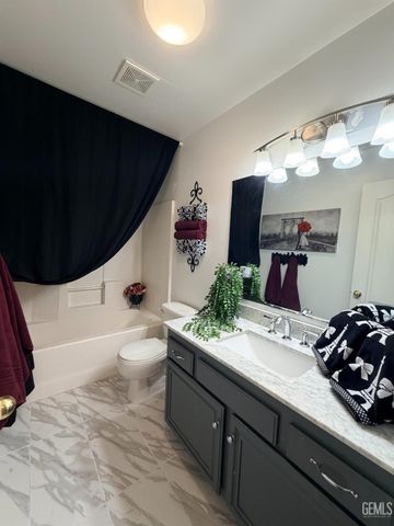 9804 Battersea Park Drive, Bakersfield, CA 93312