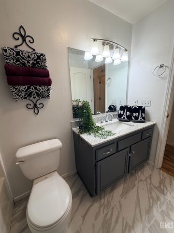 9804 Battersea Park Drive, Bakersfield, CA 93312