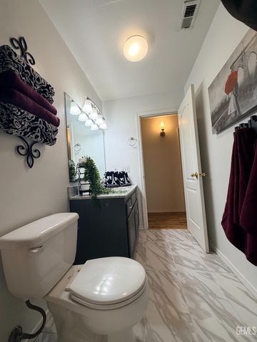 9804 Battersea Park Drive, Bakersfield, CA 93312