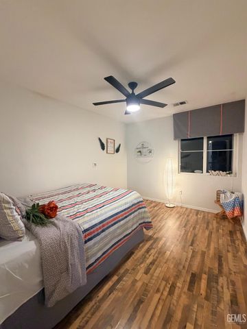 9804 Battersea Park Drive, Bakersfield, CA 93312