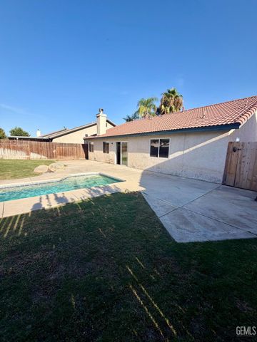 9804 Battersea Park Drive, Bakersfield, CA 93312