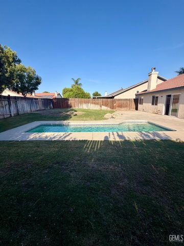 9804 Battersea Park Drive, Bakersfield, CA 93312