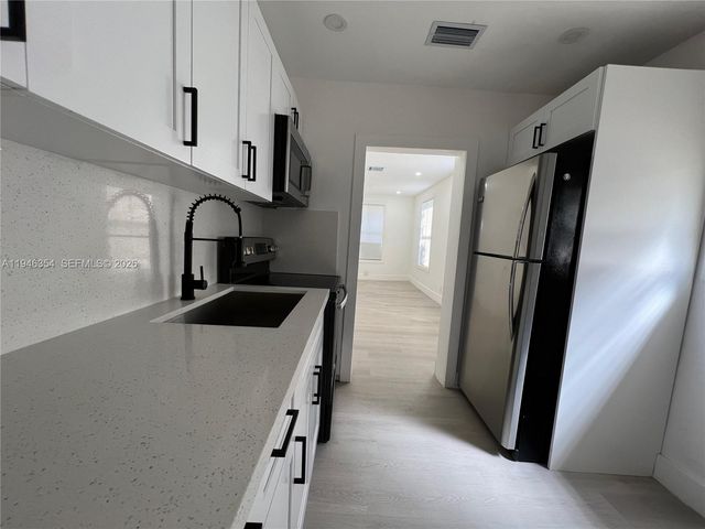 1800 SW 3rd St B, Miami, FL 33135