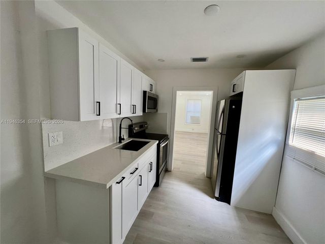 1800 SW 3rd St B, Miami, FL 33135