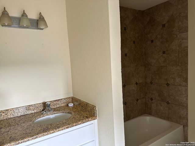 603 Oak Park Dr Unit 603, Boerne, TX 78006