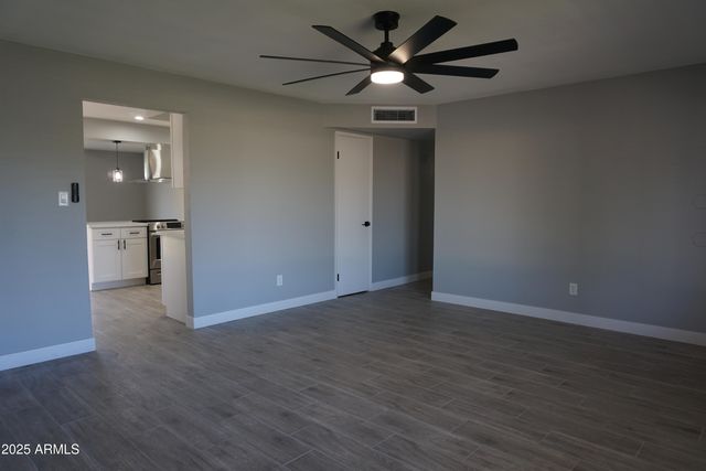 5607 N 73RD Avenue, Glendale, AZ 85303