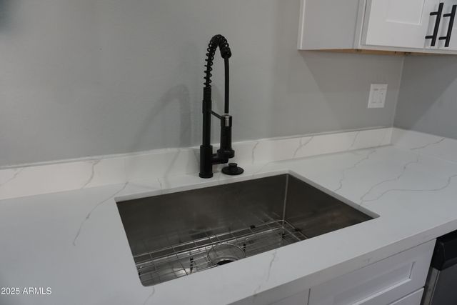 5607 N 73RD Avenue, Glendale, AZ 85303