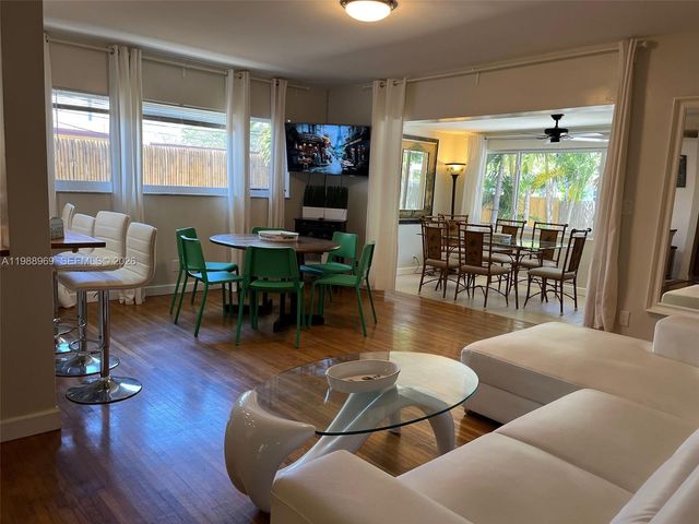 113 SW 2nd St, Hallandale Beach, FL 33009