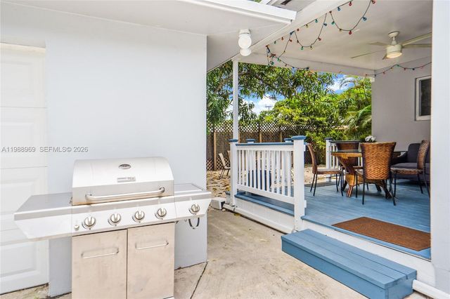 113 SW 2nd St, Hallandale Beach, FL 33009