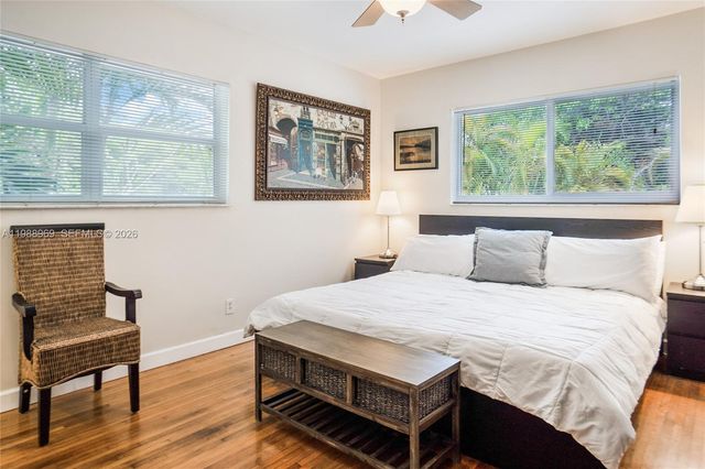 113 SW 2nd St, Hallandale Beach, FL 33009