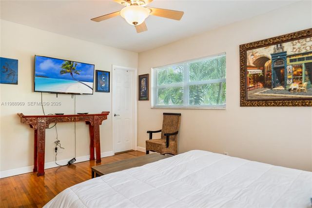 113 SW 2nd St, Hallandale Beach, FL 33009