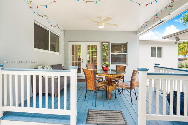 113 SW 2nd St, Hallandale Beach, FL 33009